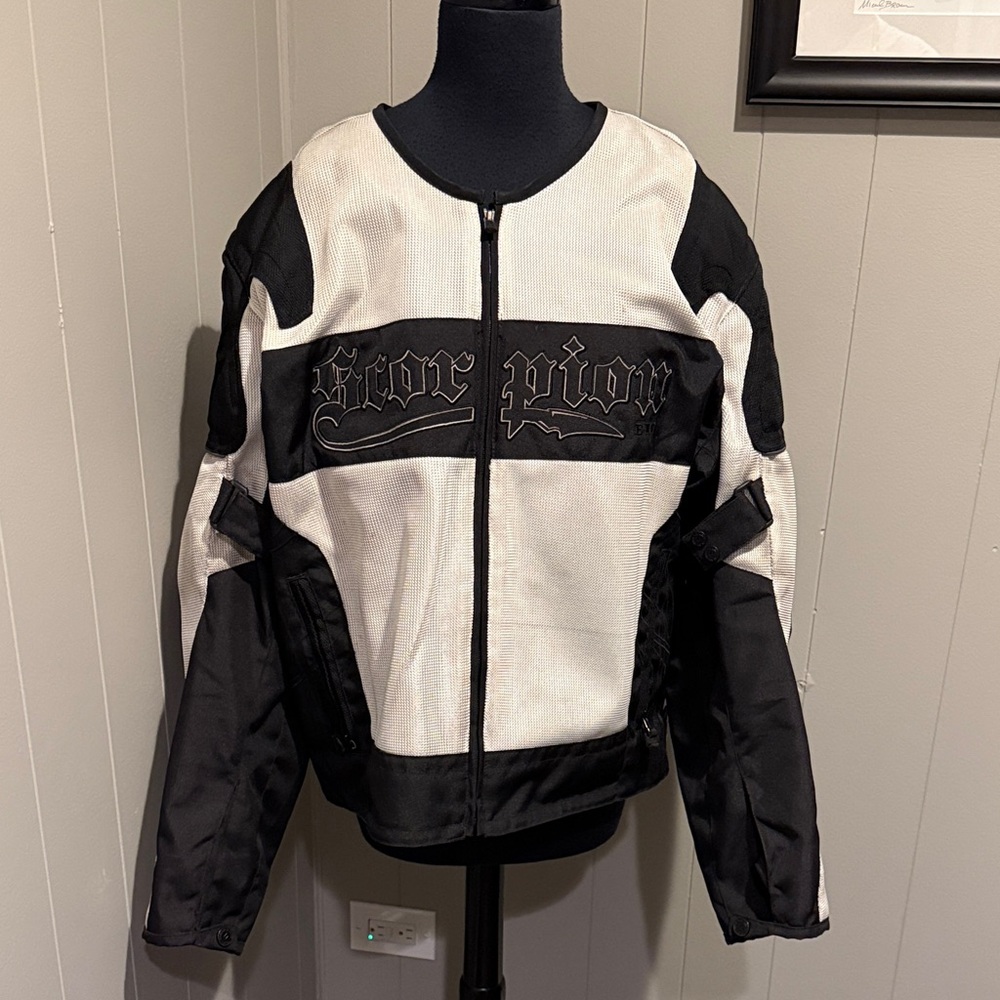 B24 Scorpion Men XXL Two-Tone Bomber Jacket Padded